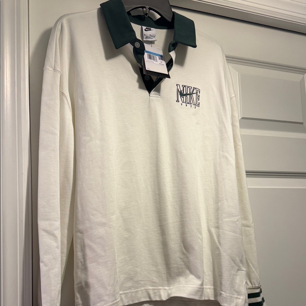 Nike Women's Button Down Shirt in White and Dark Green Size Medium NWT Beautiful
